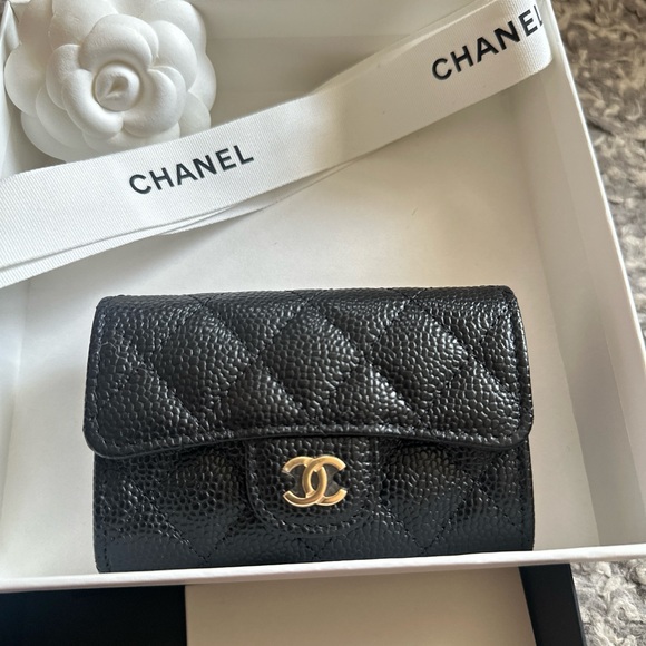 CHANEL Classic Flap Card Holder – Black Caviar Leather | Gold Hardware - Picture 6 of 15